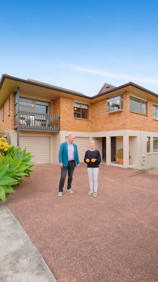 Gavin Roberts - Auckland House & Properties Facebook ad: Welcome Home - Elevated Excellence.