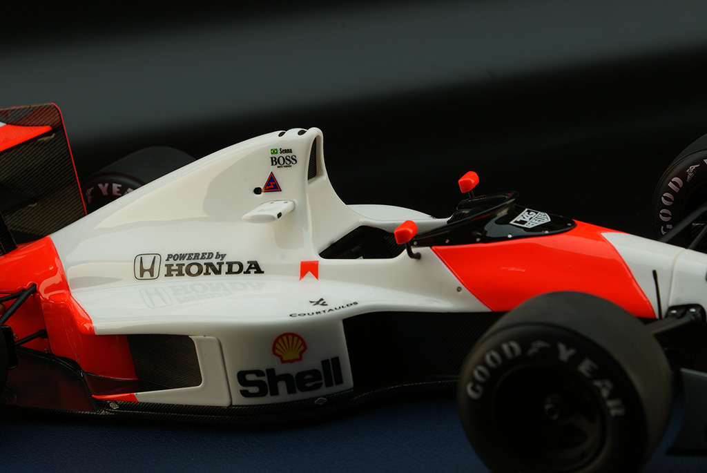 Miniatures Minichamps Facebook ad: Miniatures exclusives: Autos, Motos & Casques