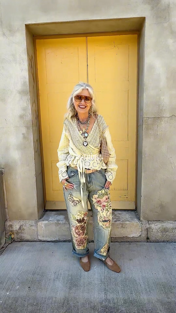 Secret Girl Stuff Facebook ad: Slow mornings, good coffee and perfect outfits