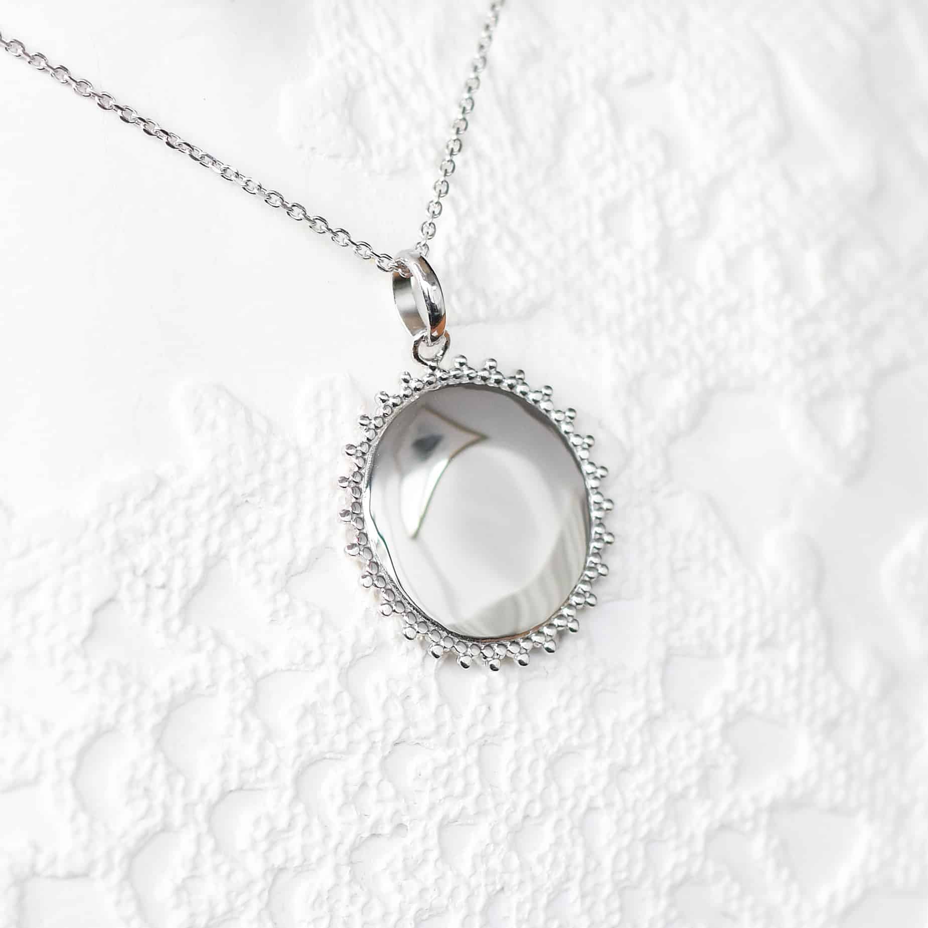 GRAAZIE Facebook ad: Bijoux de naissance et cérémonie Pour un cadeau…