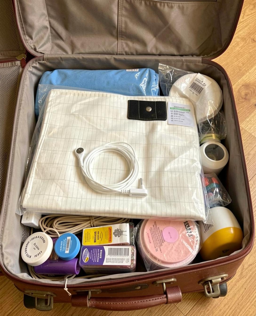 Jennifer Lauren Facebook ad: This weird sheet every traveler needs