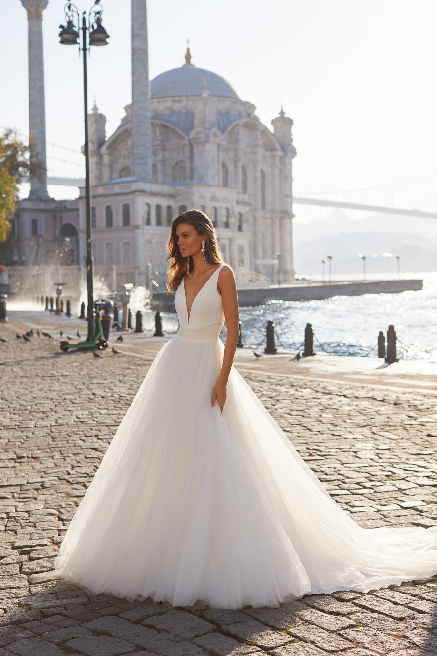 Sedka Novias Facebook ad: Los vestidos Milla Nova que más enamoran a…