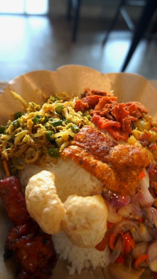 Bigul Bali Bu Niluh Facebook ad: Jangan bingung pilih makanan, pilih yang pasti enak…