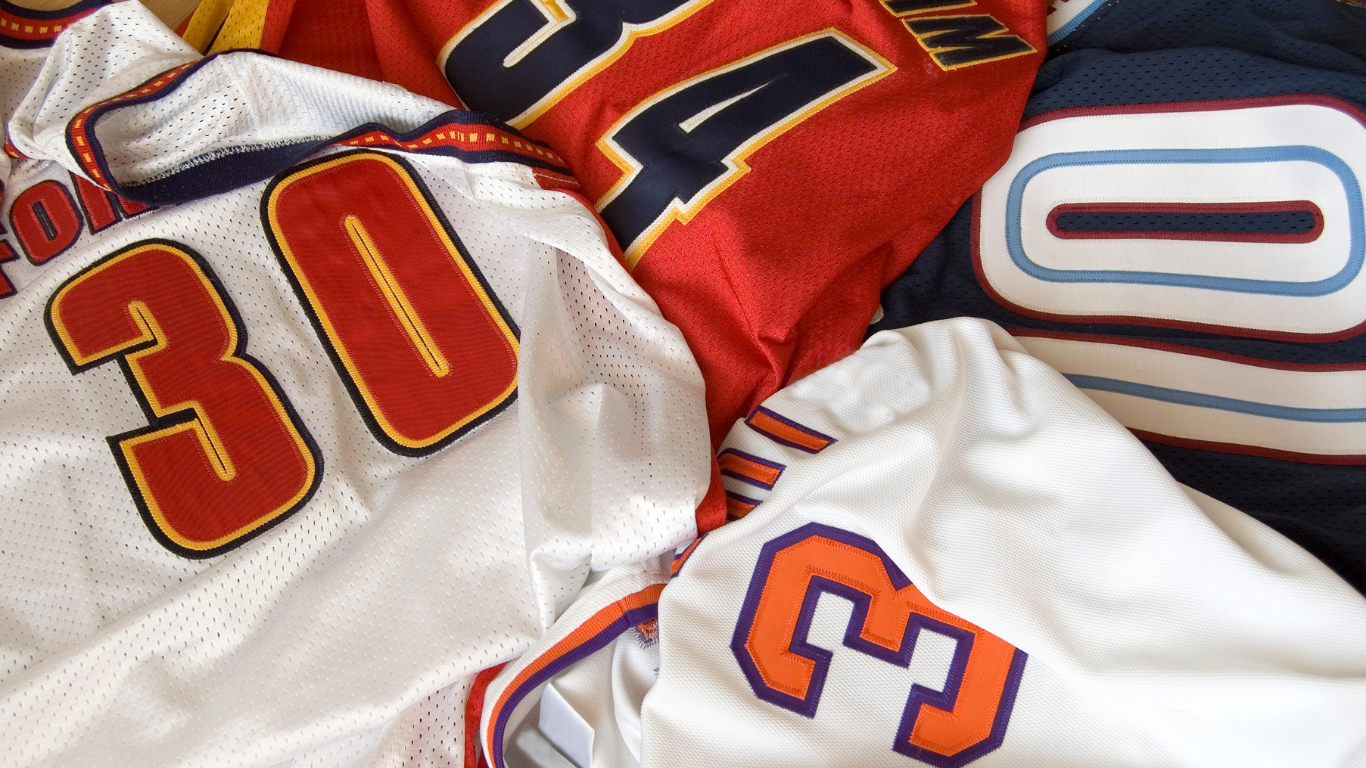Scarlett Apparel Facebook ad: Get Your Free Custom Jersey Estimate Today!