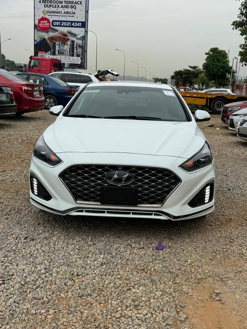 Klients Care Auto Dealers Facebook ad: 2018 Hyundai Santa Limited in excellent condition