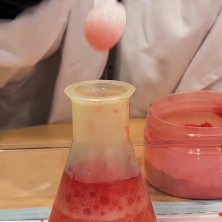 KiwiCo Facebook ad: Colorful Chemistry from Koala Crate