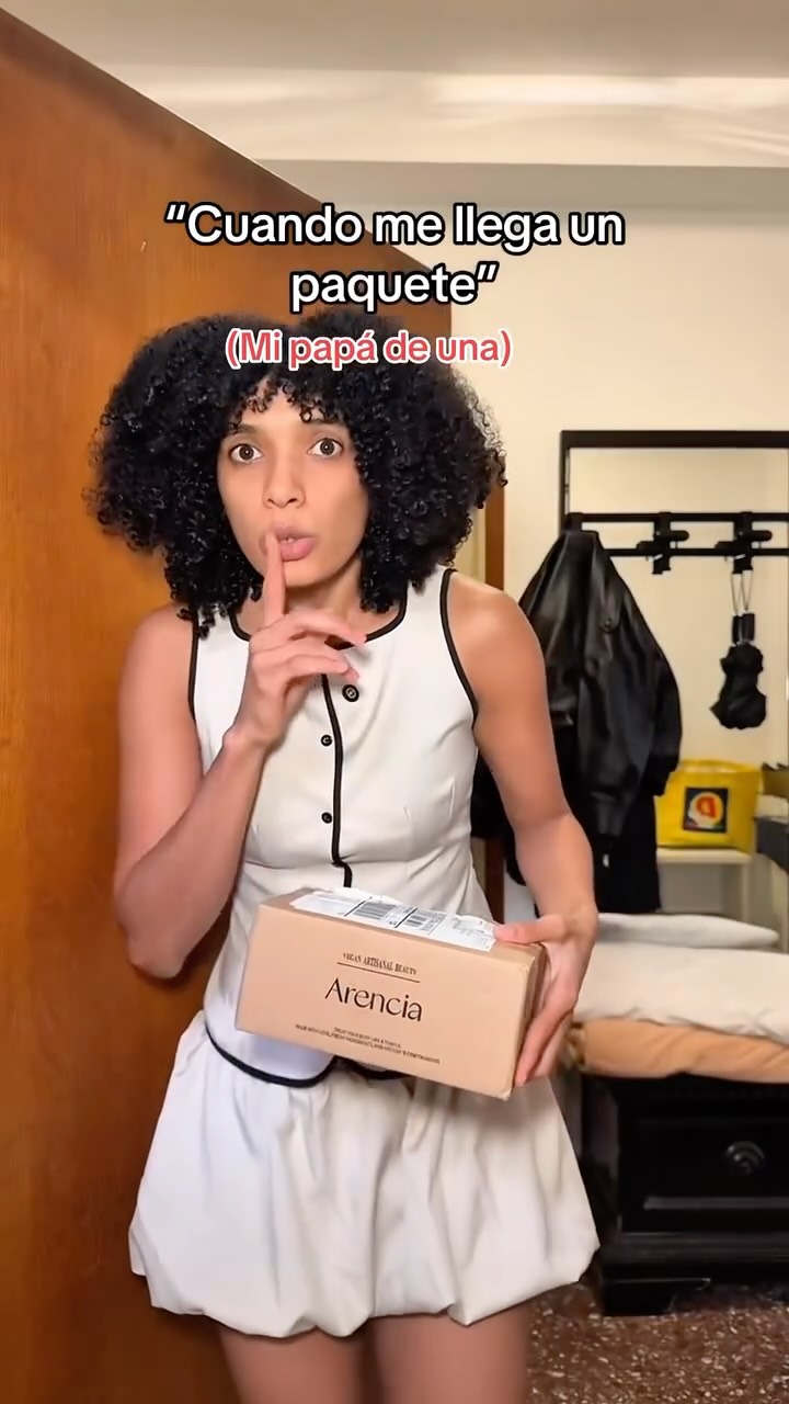 Arencia Global Facebook ad: Mi papá desde que me compró algo