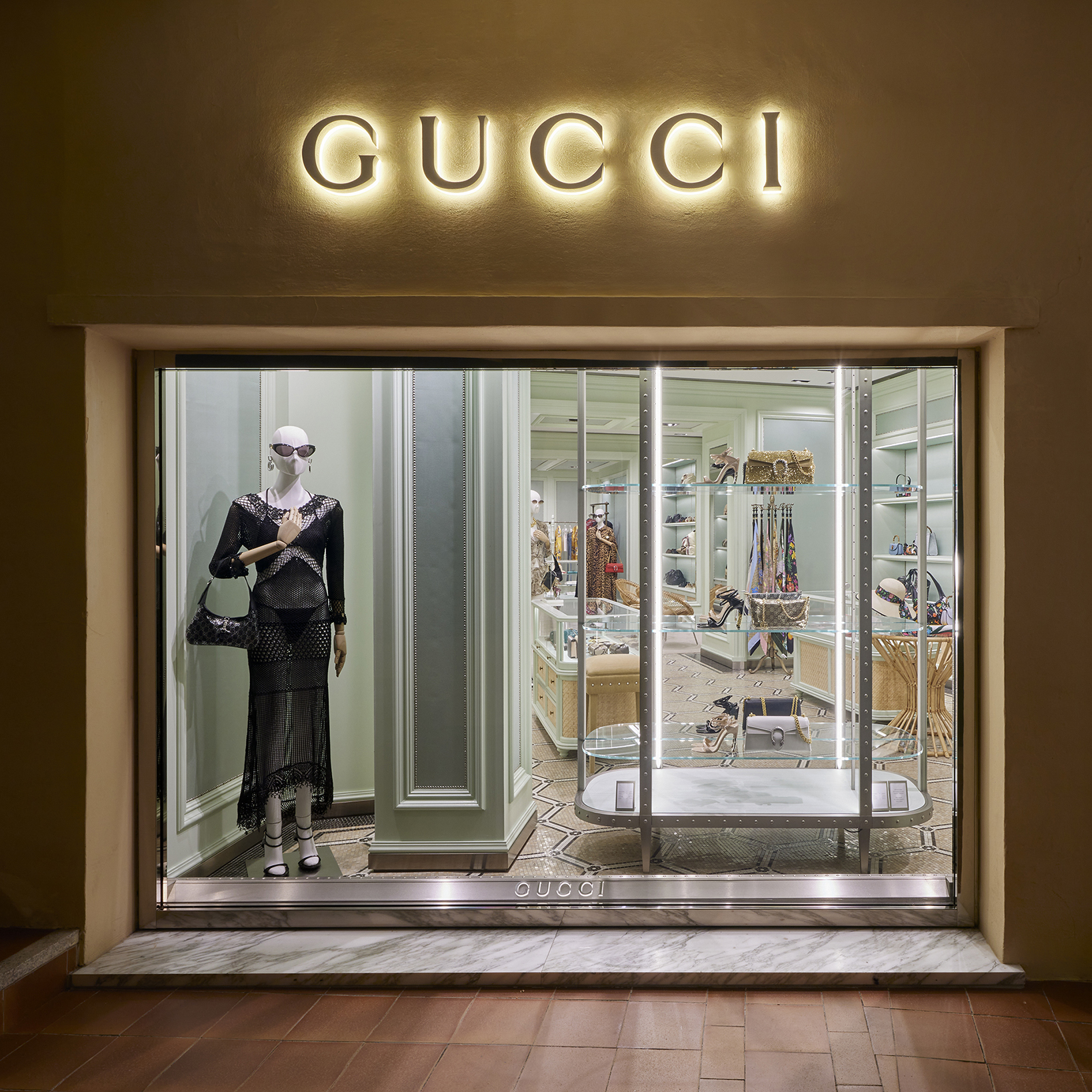 Gucci Facebook ad