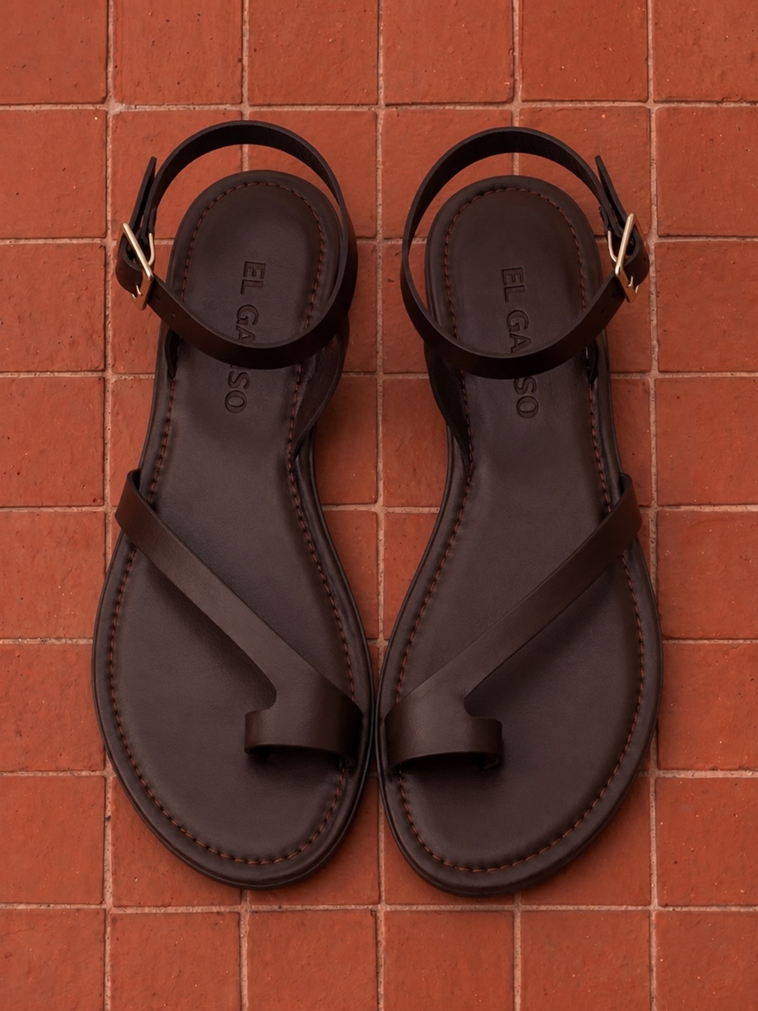 El Ganso Facebook ad: Diseñadas para acompañarte todo el verano.