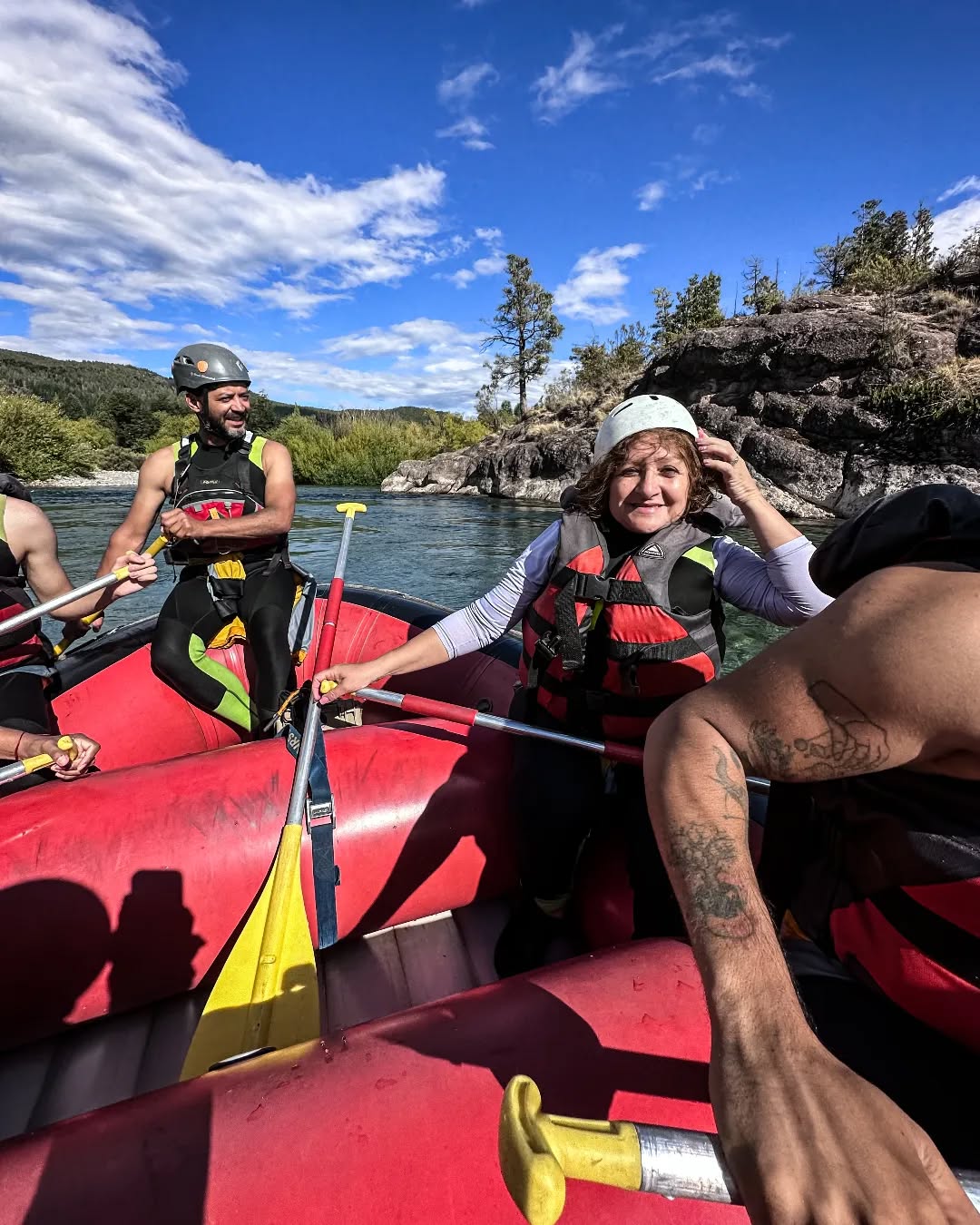 RaftingPatagonia Facebook ad: VIVÍ, SENTÍ Y DESCUBRÍ EL RAFTING EN LA…