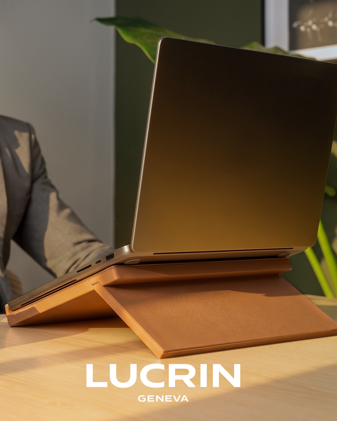 LUCRIN Geneva Facebook ad: MacBook & Laptop Stand