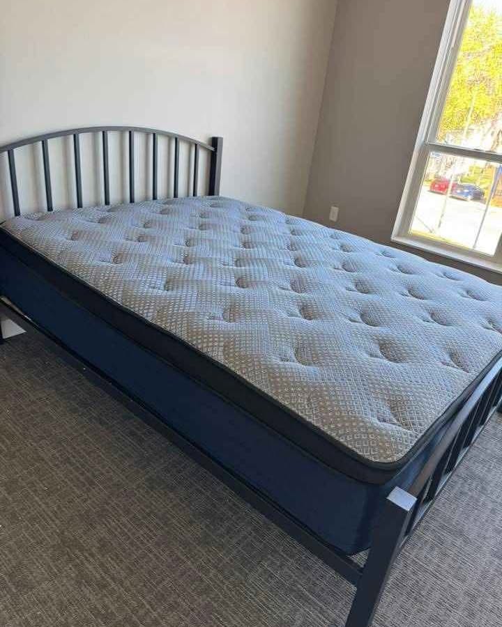 Jacob Mattress Facebook ad: Truckload of mattresses just arrived and are going fast!