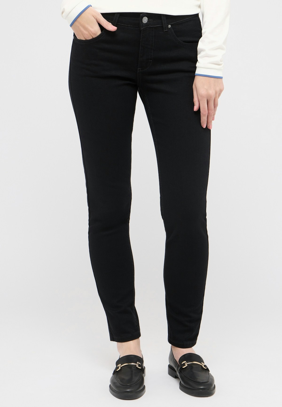 Angels Jeans & Hosen Facebook ad: Entdecke Jeans und Hosen in vielfältigen Passformen und…
