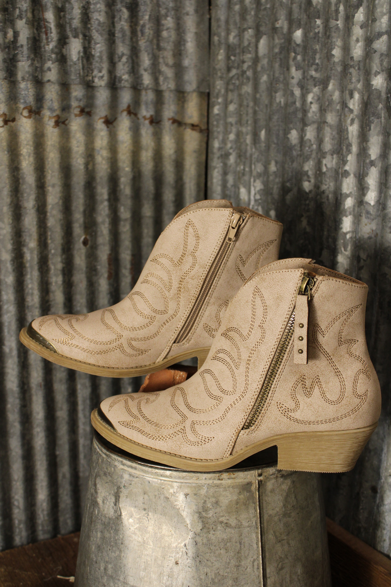 Farm Girls Fancy Frills Boutique Facebook ad
