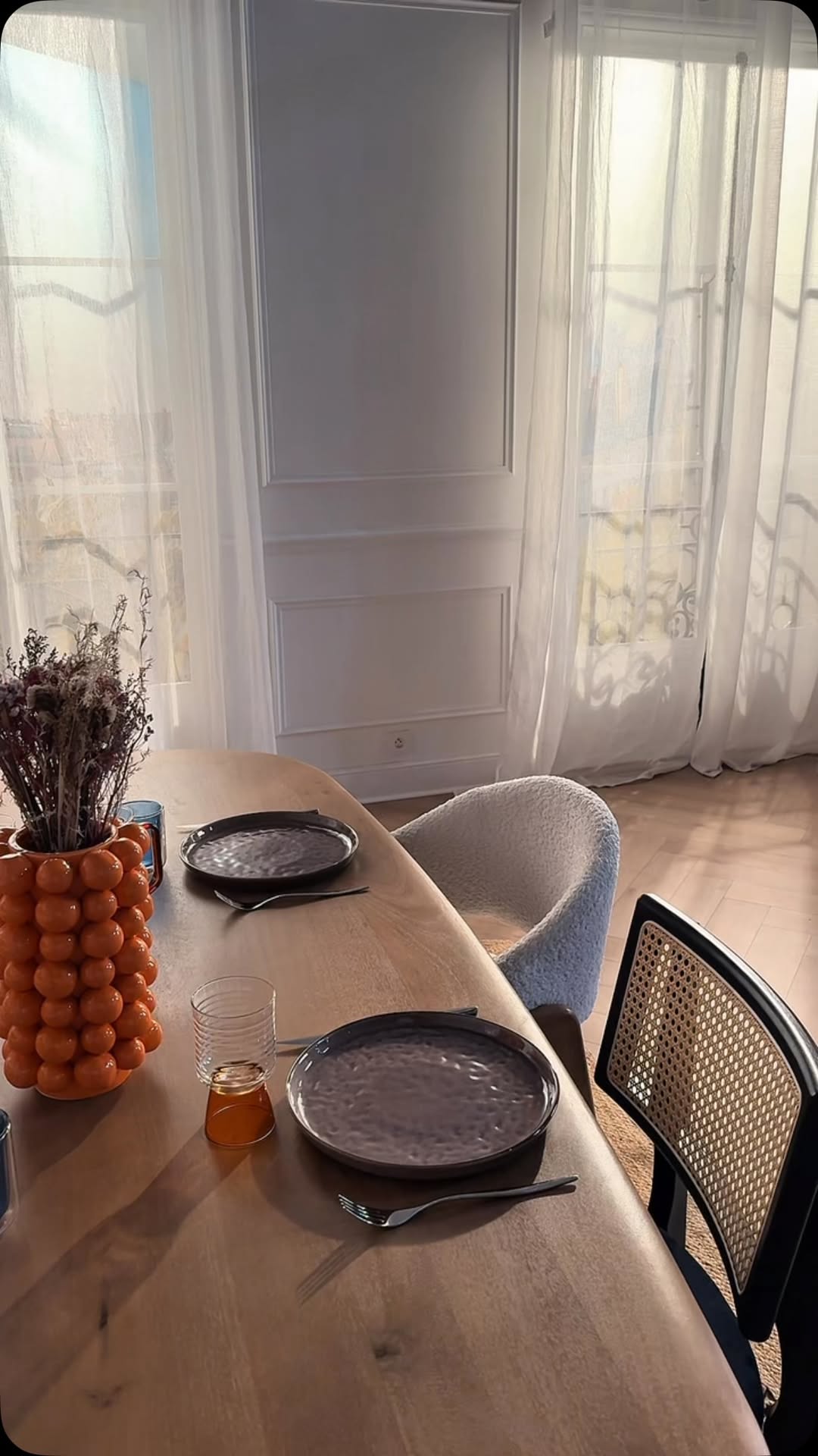 Vente-unique.com Facebook ad: Monter une salle à manger de A à…