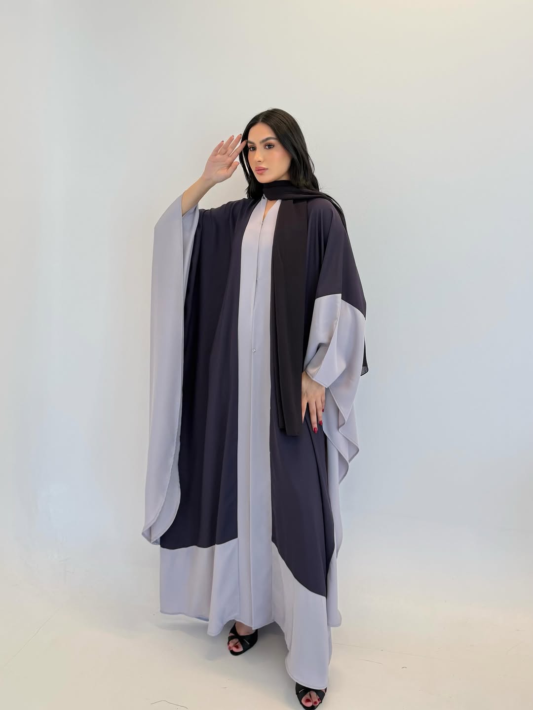 Qaus abaya Facebook ad: صيفك يبدأ بإطلالة أهدى، أخف، وأجمل