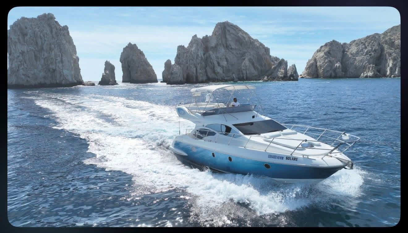Bocabbo Yates Facebook ad: Tu barco privado en Cabo desde una hora…