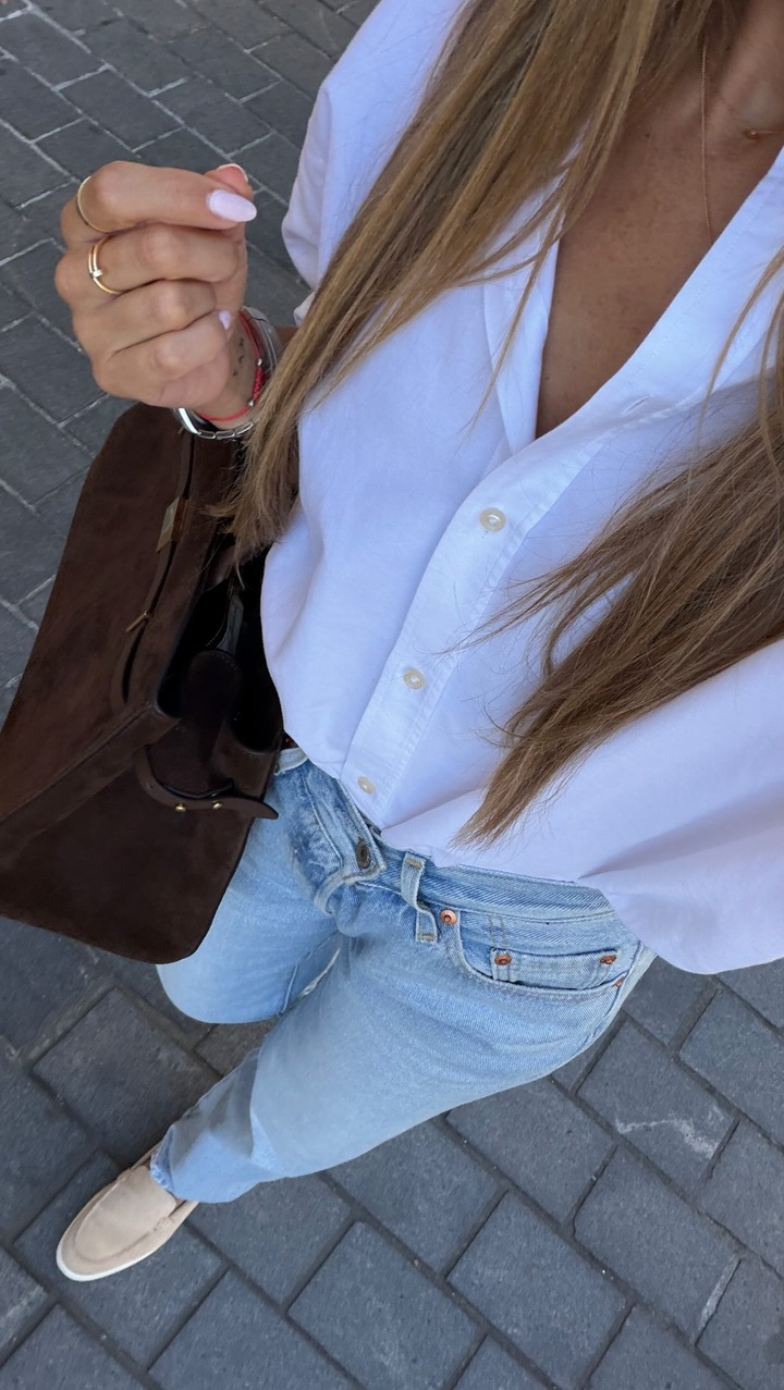 DeMellier Facebook ad: Simple but chic:)