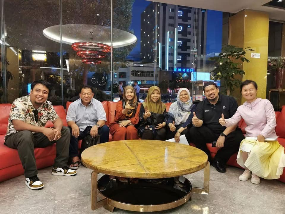 昆明康辉旅行社Kunming Comfort Travel Facebook ad: 8Days Muslim Private Tour Kunming-Dali-Lijiang-Shangrila