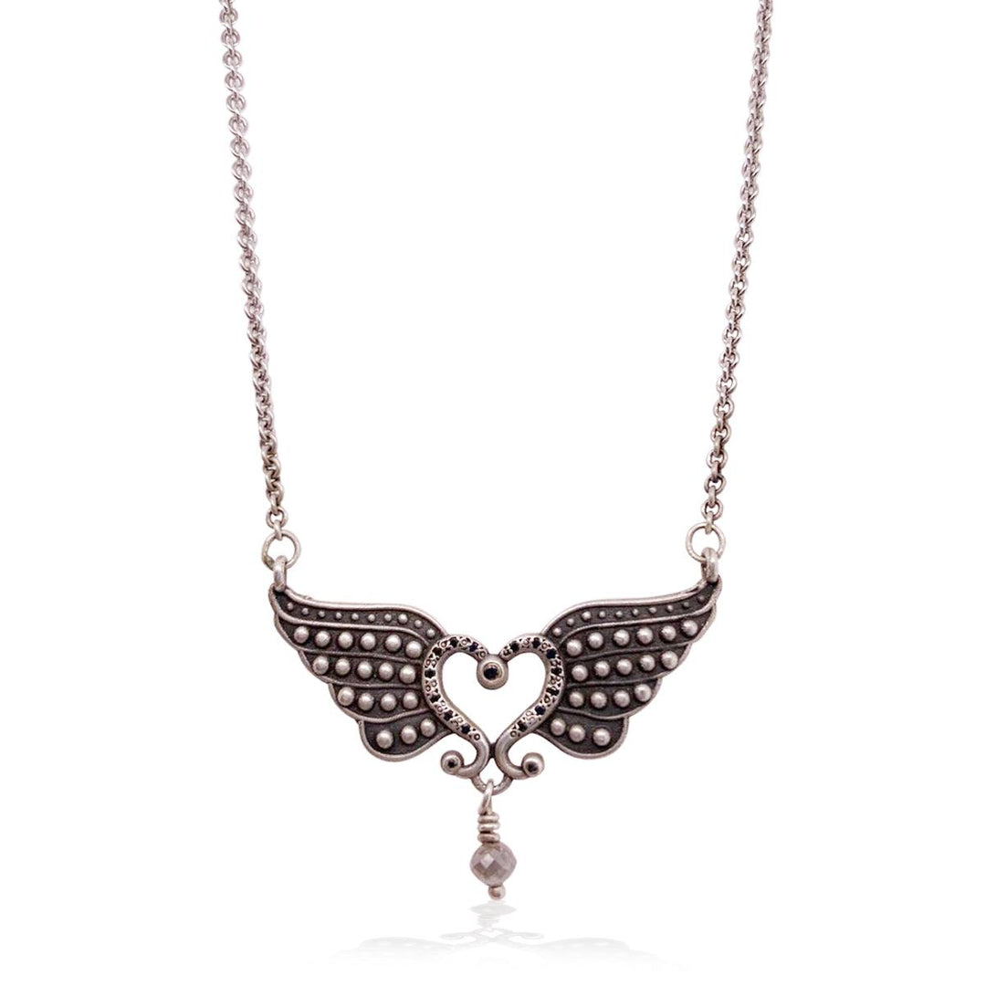 מיכל בן ישי מעצבת תכשיטים Michal Ben Yishai Jewelry Facebook ad: לפעמים כל מה שצריך להשלמת לוק הורס מלא…