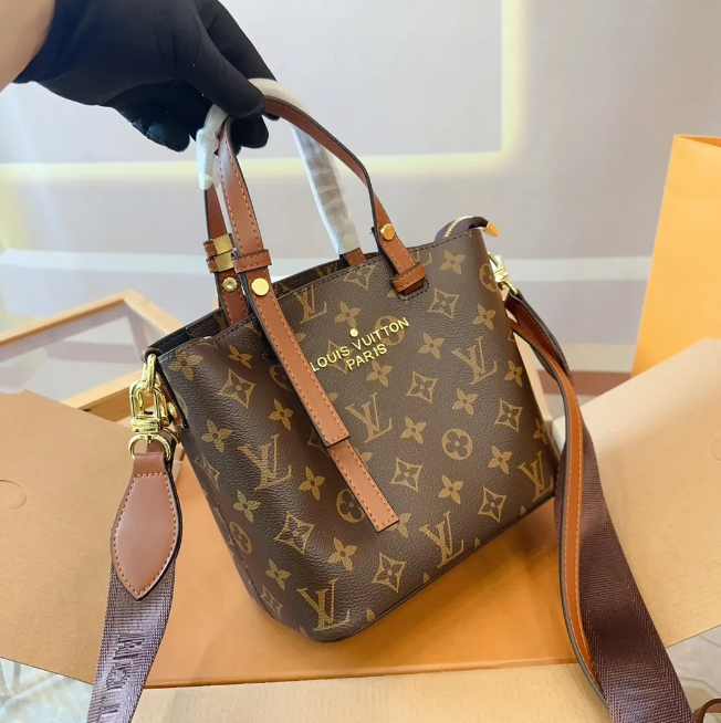 Kemai Store Facebook ad: All kinds of pretty bag styles ~