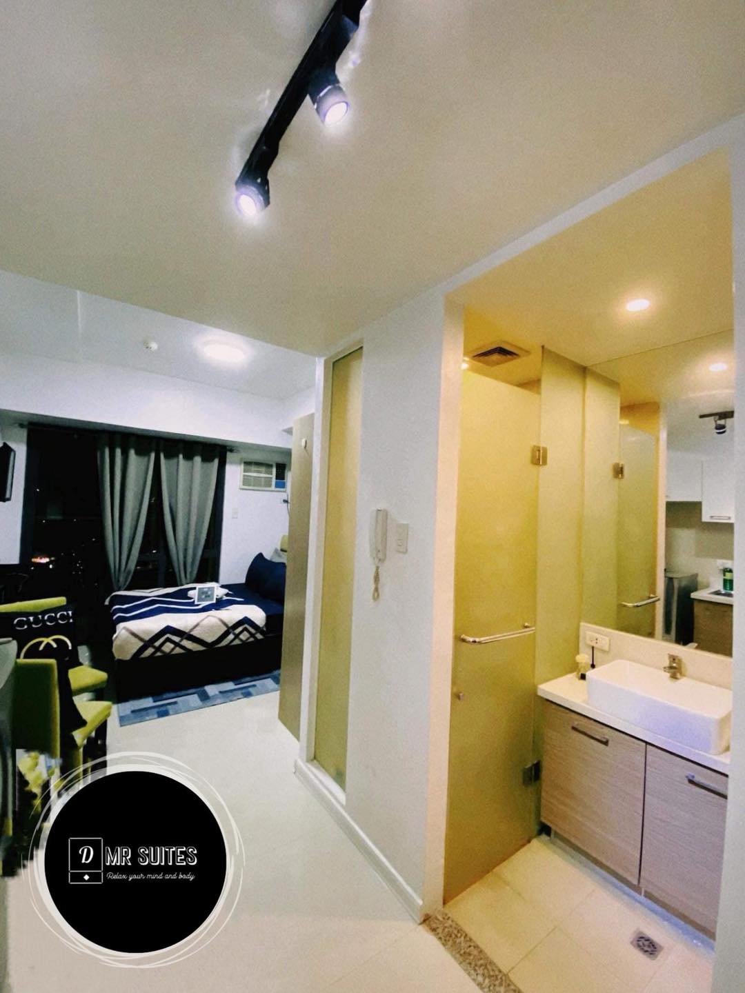 D.Mr Suite Facebook ad
