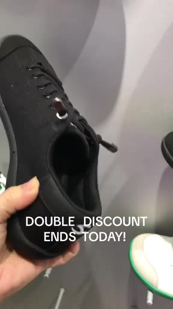 Hobibear.com Facebook ad: Wide head is more comfortable, barefoot is more free
