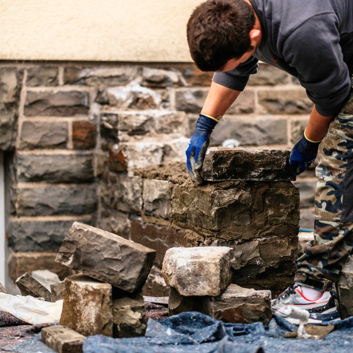 Multibau GmbH & Co. KG Facebook ad: Maurer/Hochbaufacharbeiter für vielseitige Tätigkeiten…
