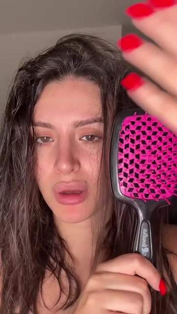 Tendra Hair Facebook ad: Tendra Detangling Hair Brush, Transform Your Hair Routine!