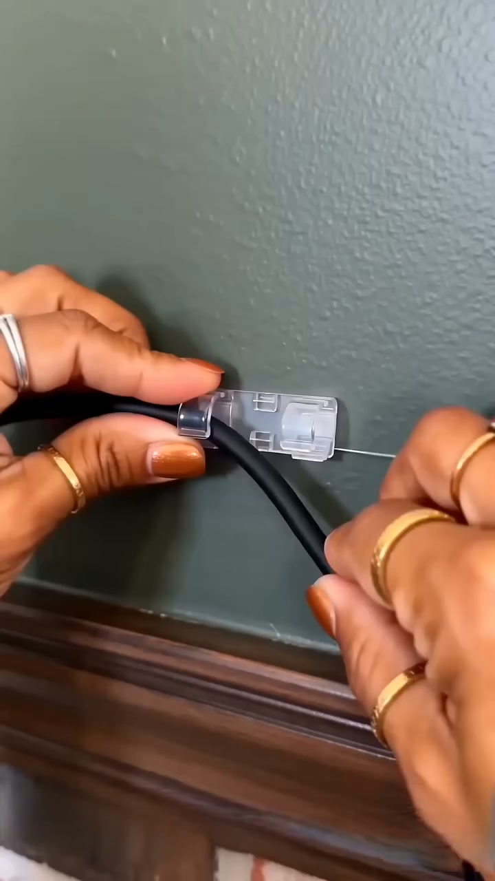 Relaxrich Facebook ad: Are you tired of messy, tangled cables strewn…