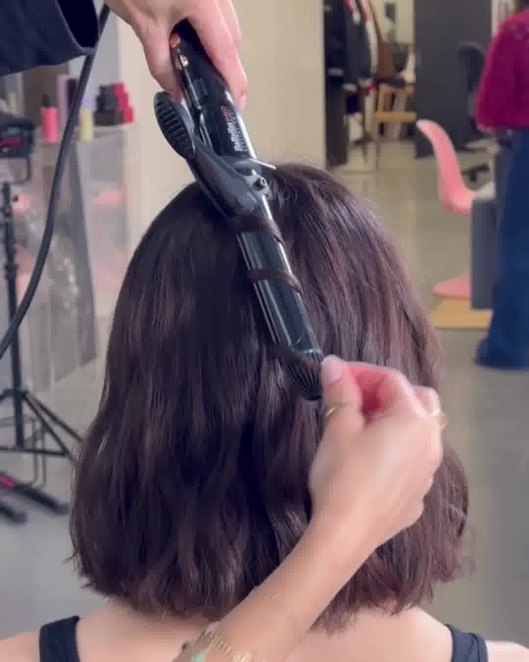 Hair by Sam McKnight Facebook ad: Save The Do From Humidity and Frizz