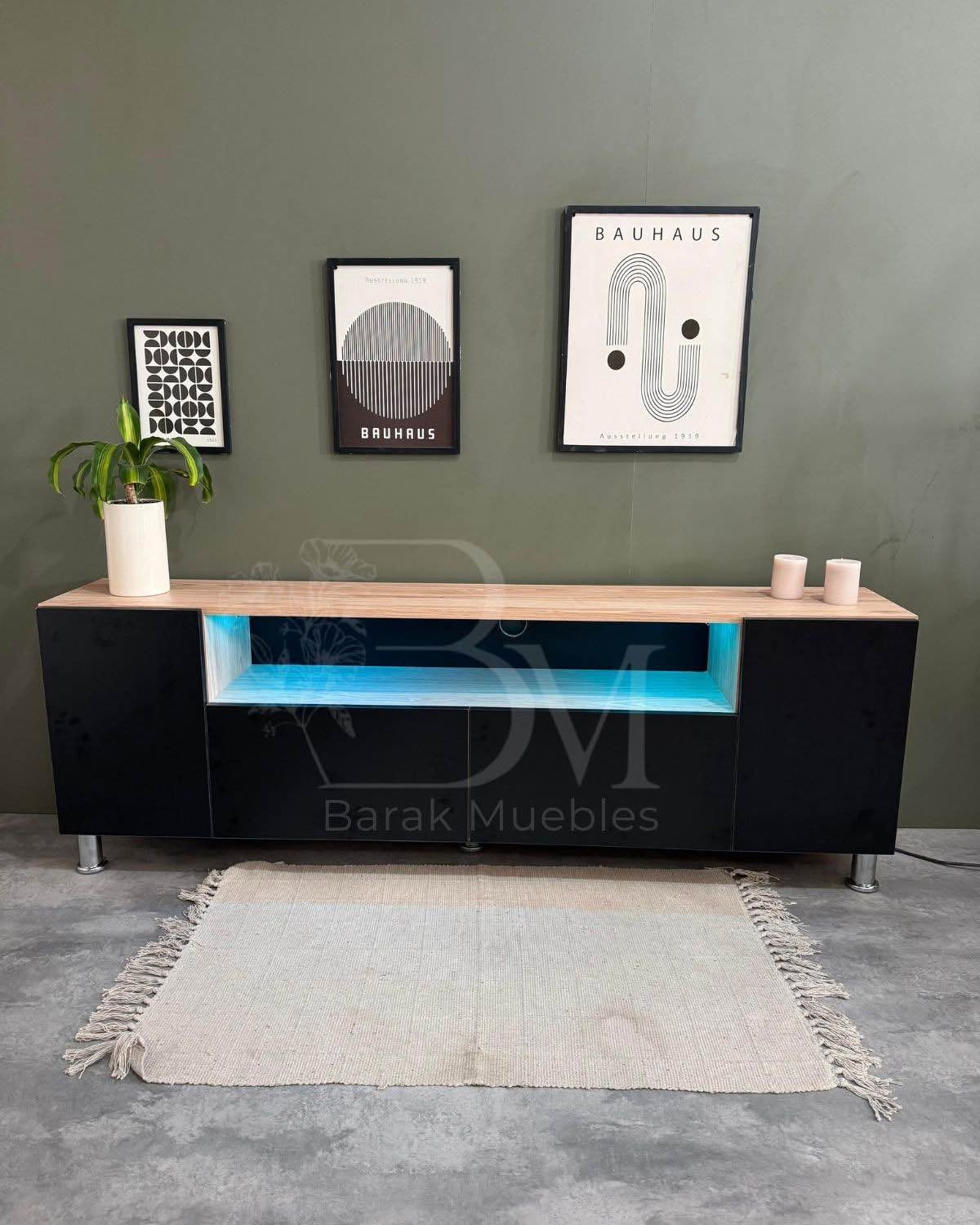 Tomas Fernandez Facebook ad: Rack para TV de 4 puertas