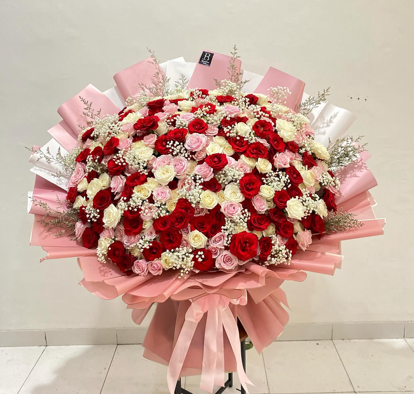 Blumefleur Facebook ad: Roses in Full Bloom
