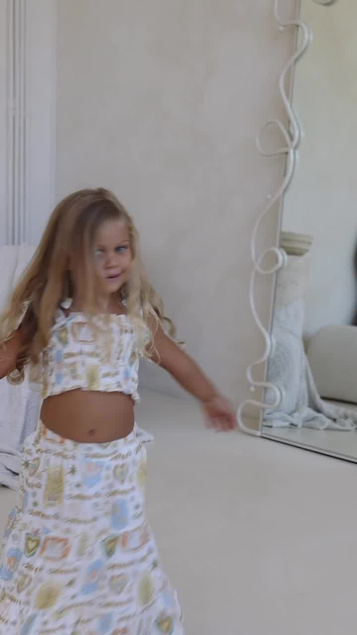 Noni the label Facebook ad: MIMI CROP & SKIRT SET - AMORETTE