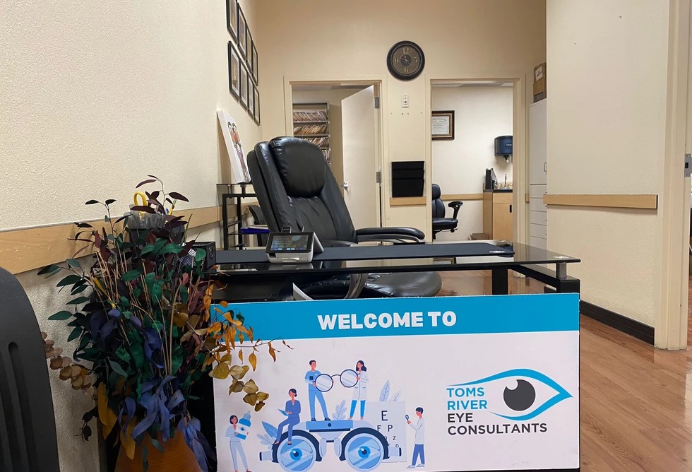 Toms River Eye Consultants Facebook ad