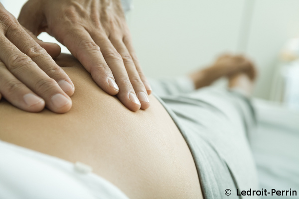 Cabinet Azanza Facebook ad: Soulagez vos douleurs avec l'ostéopathie et l'étiopathie