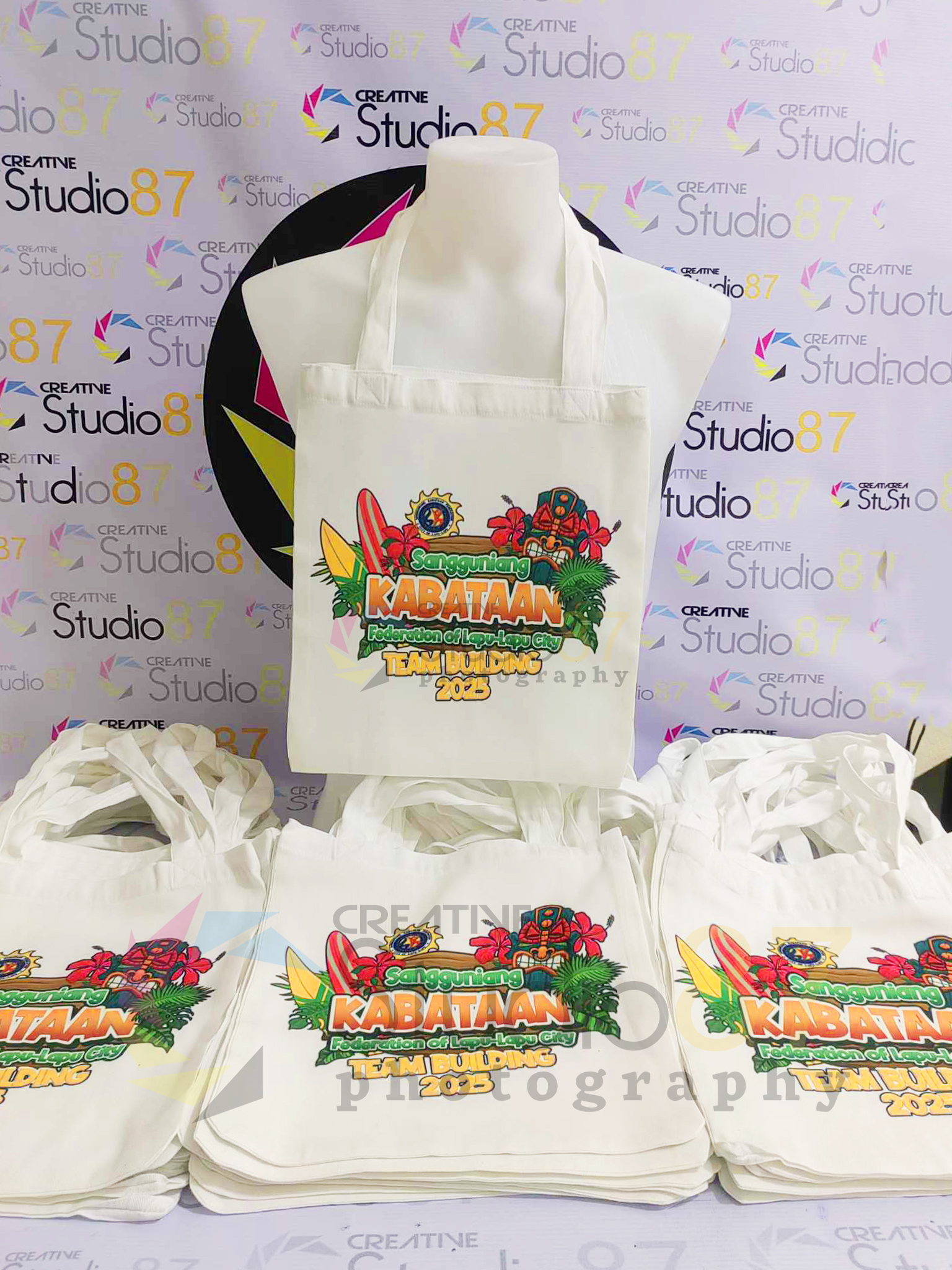 Creative Studio 87 Facebook ad: ๐๐จ๐จ๐ค๐ข๐ง๐ ๐๐จ๐ซ ๐ ๐ฅ๐๐ ๐ข๐ญ ๐๐ง๐โฆ