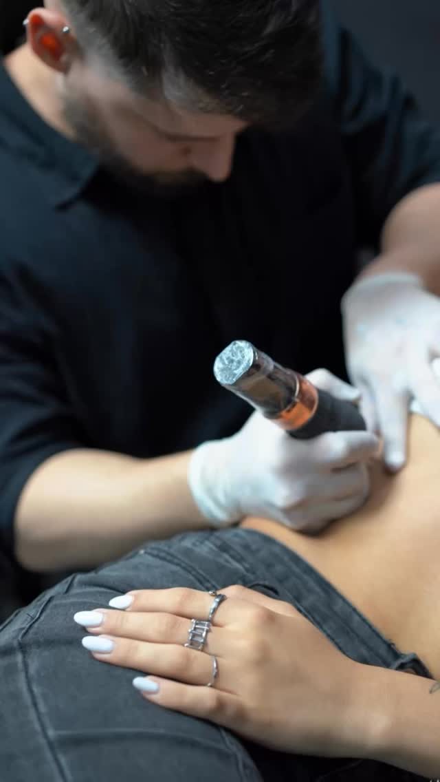 Alakazam Tattoo Facebook ad: Un tatuaje no empieza cuando se tatúa, empieza…