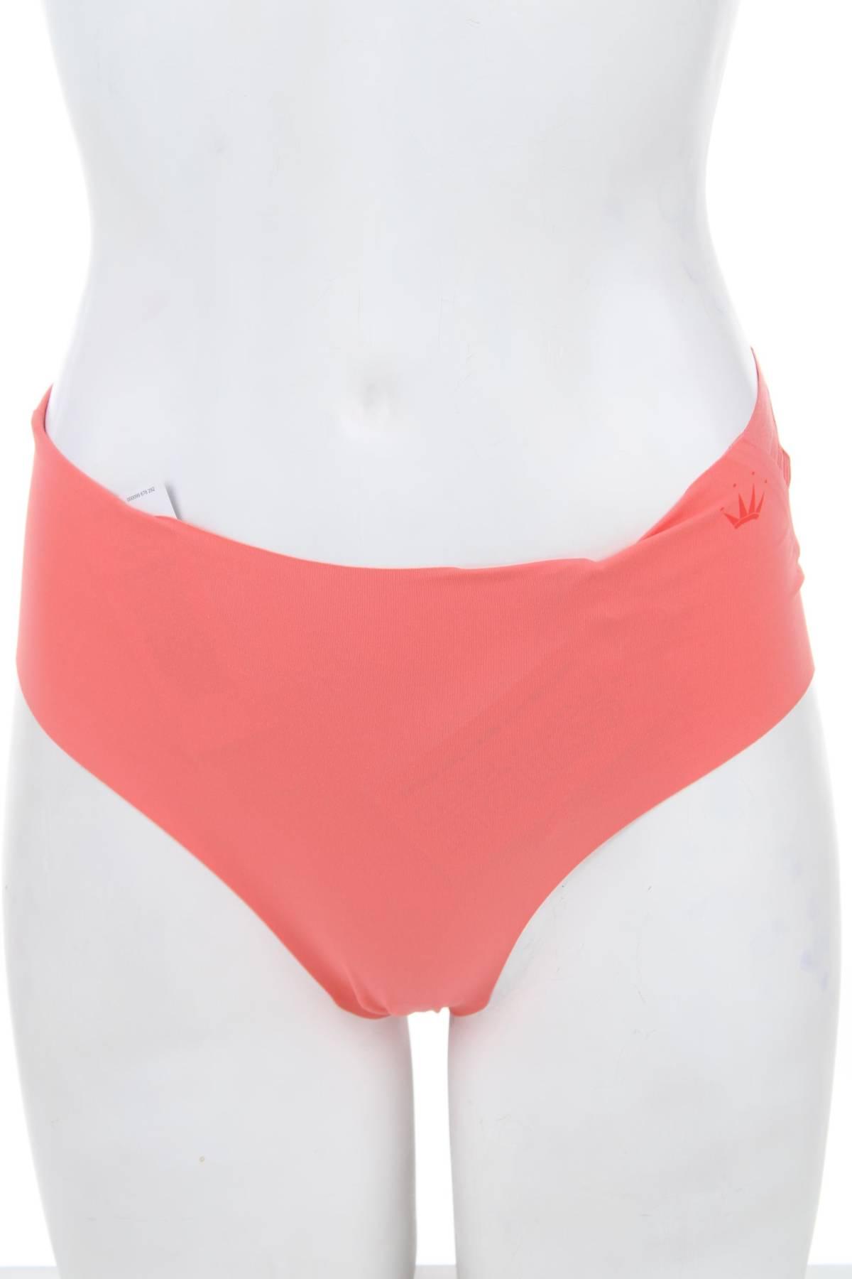 Contour Fashion Outlet Facebook ad