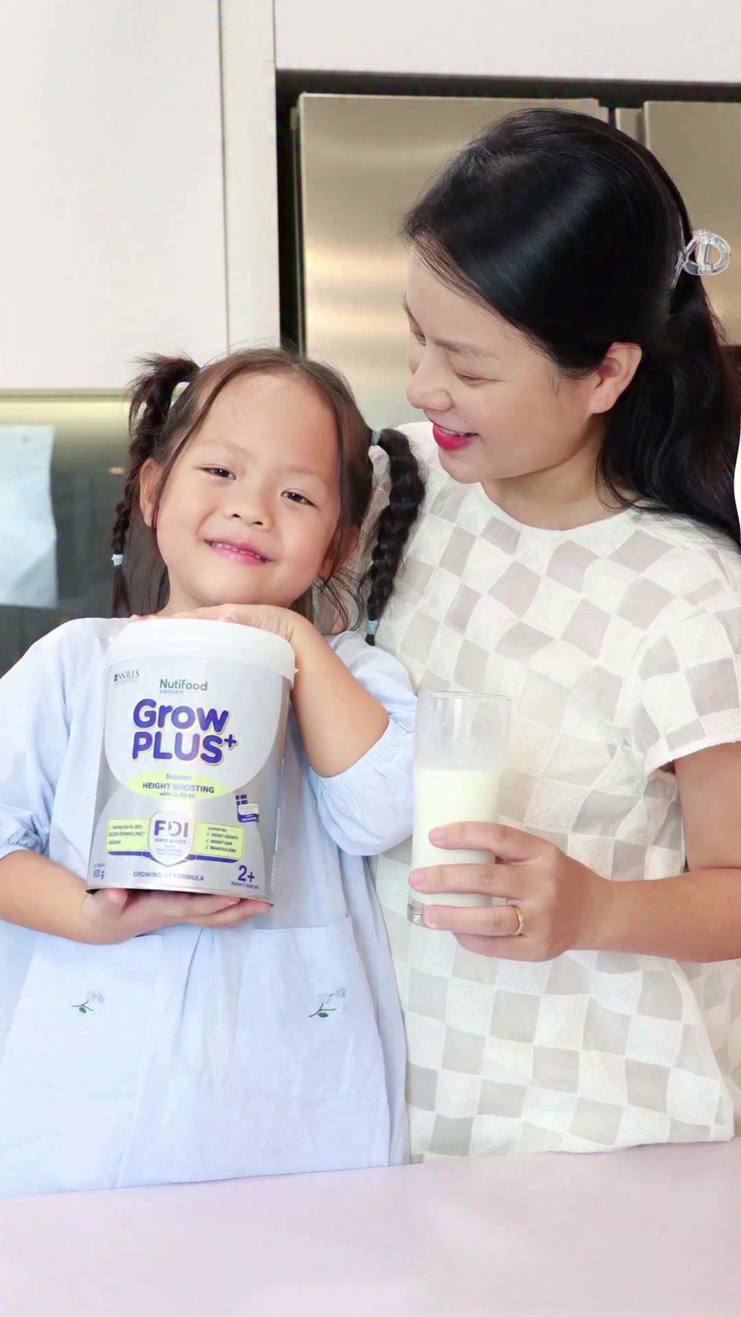 GrowPLUS+ NutiFood Facebook ad: Từ cô bé nấm lùn, con giờ ngày…