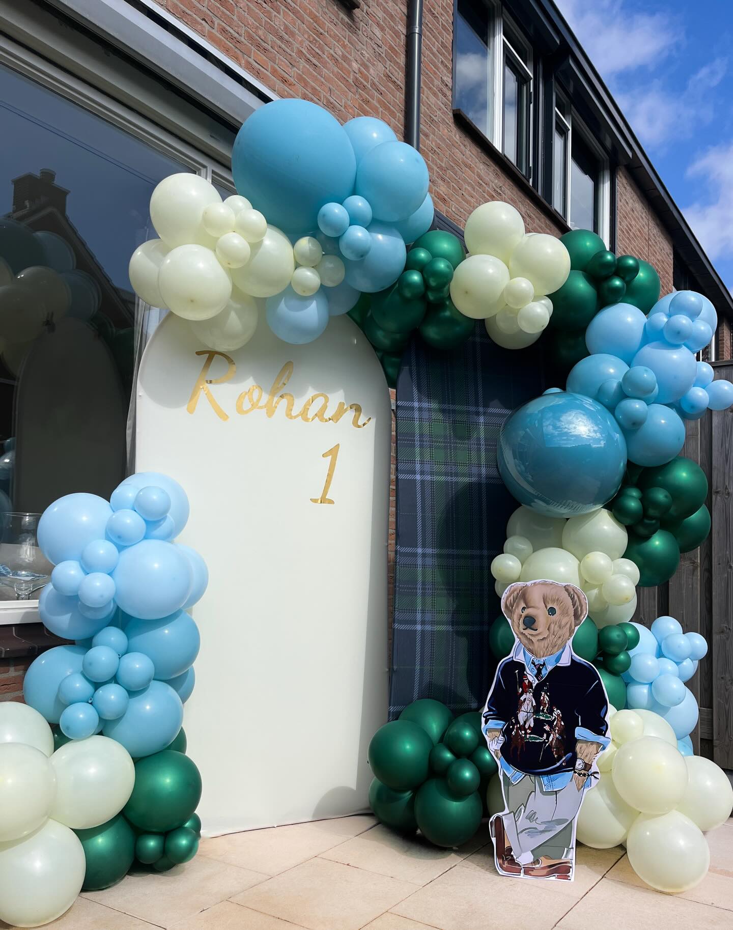 Timetocelebratenl Facebook ad: Ralph Lauren backdrop birthday
