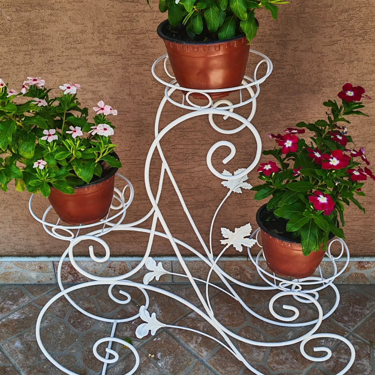 LakTek MetalArt Facebook ad: Stalci za cveće od kovanog gvožđa