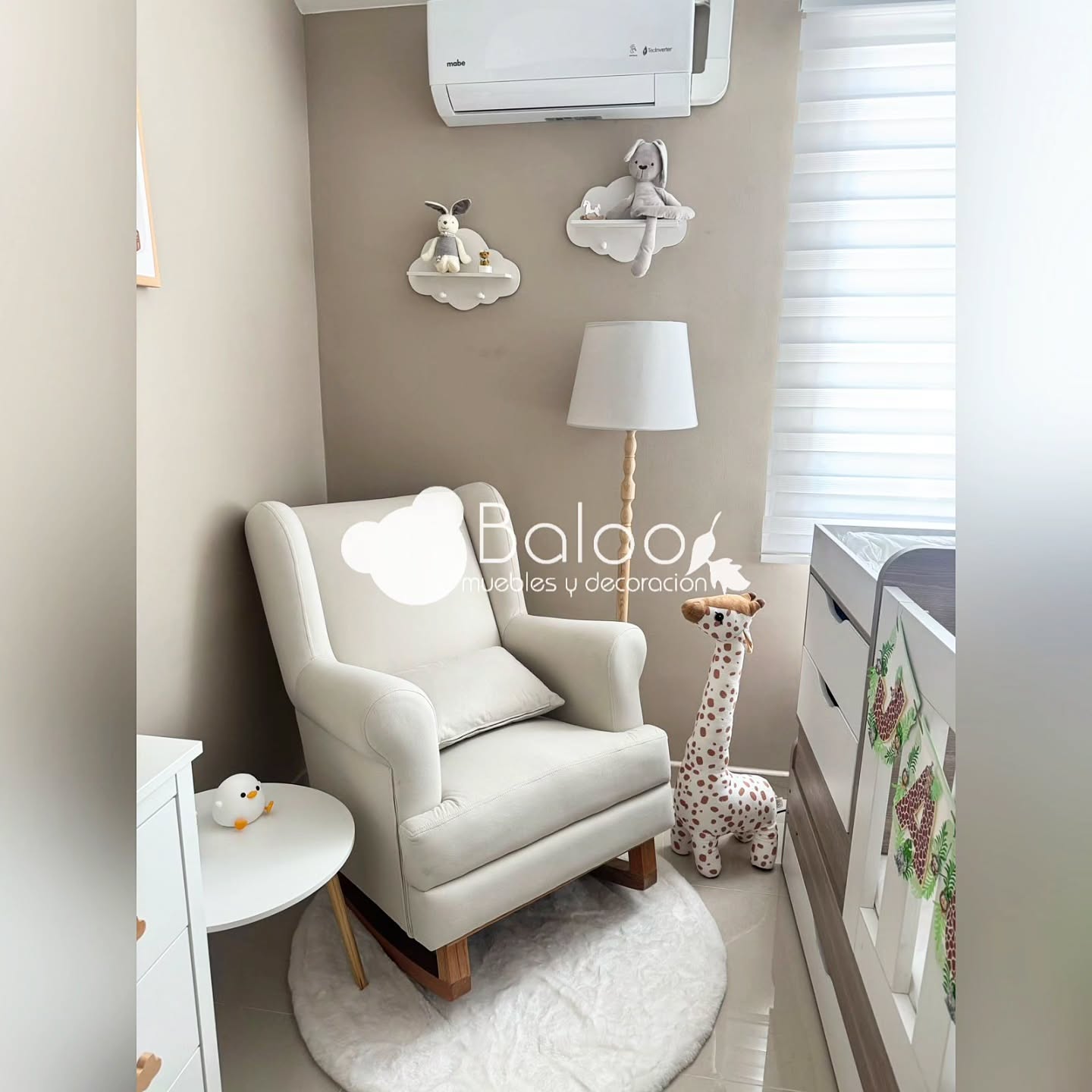 Muebles Baloo Facebook ad: Haz de cada momento de lactancia un instante…