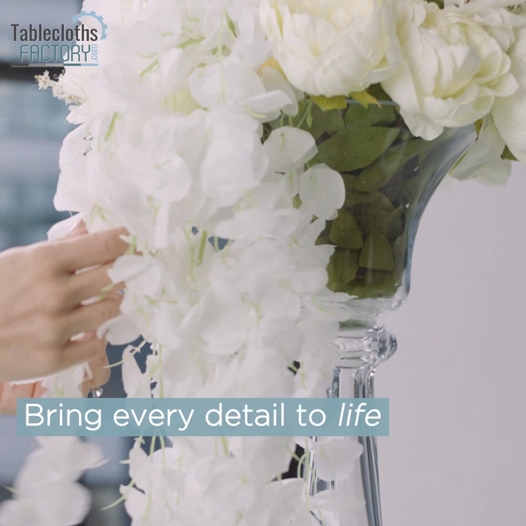 TableclothsFactory Facebook ad: Free Same Day Shipping