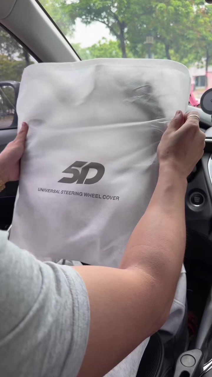 Occasionalous.OA02 Facebook ad: Sport-style silicone steering wheel cover