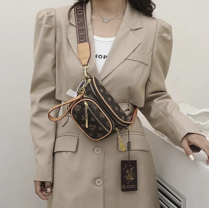 Ladies Locker Facebook ad: Trendy ladies cross bag, New collection