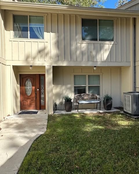 Laura Dovenmuehle Schneider Facebook ad: 1 Bed 1 Bath Townhouse