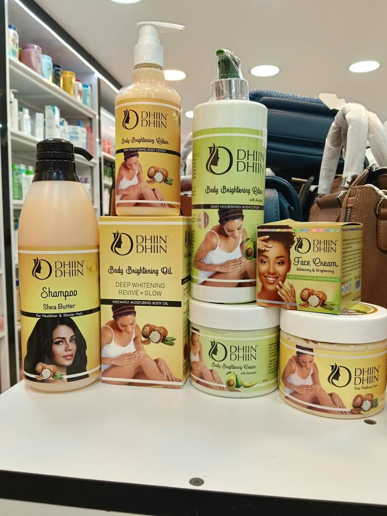 Qatar Online Sell Cosmetics بيع مستحضرات التجميل عبر الإنترنت في قطر Facebook ad: WhatsApp 5049 0240.