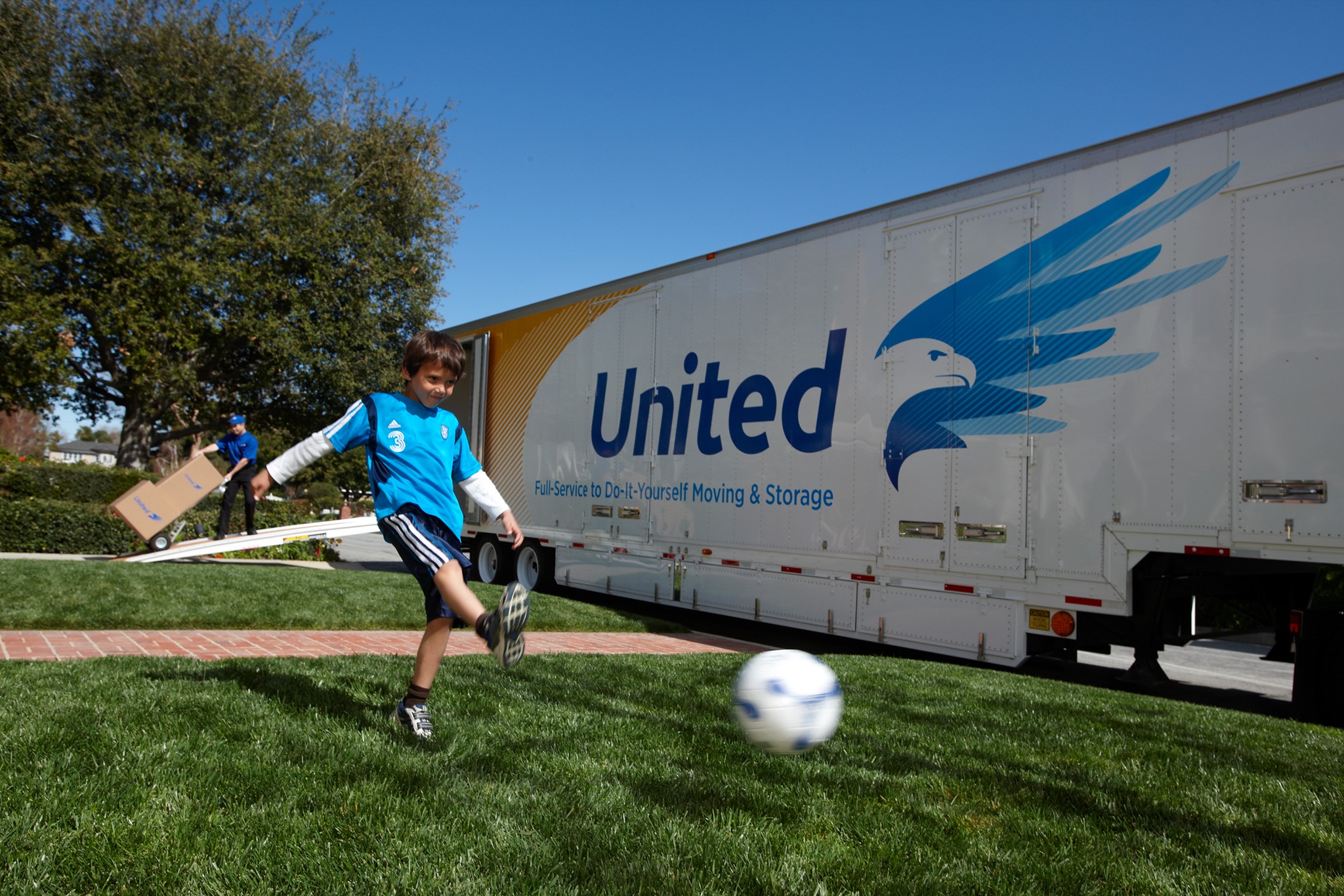 Economy Movers United Van Lines Fresno Facebook ad: Economy Movers