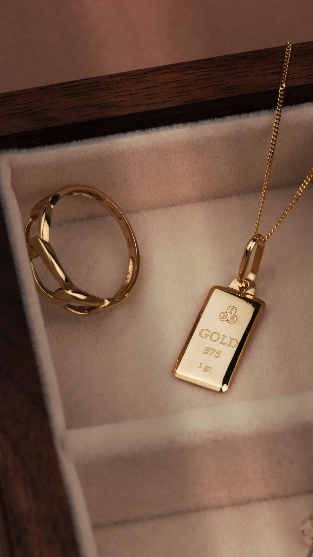 William May Jewellers Facebook ad